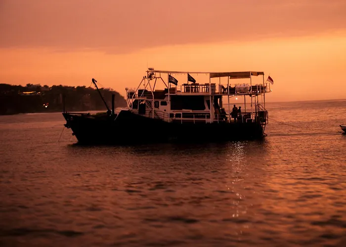 Floating Saltwater Cowboys * Kuta (Bali)