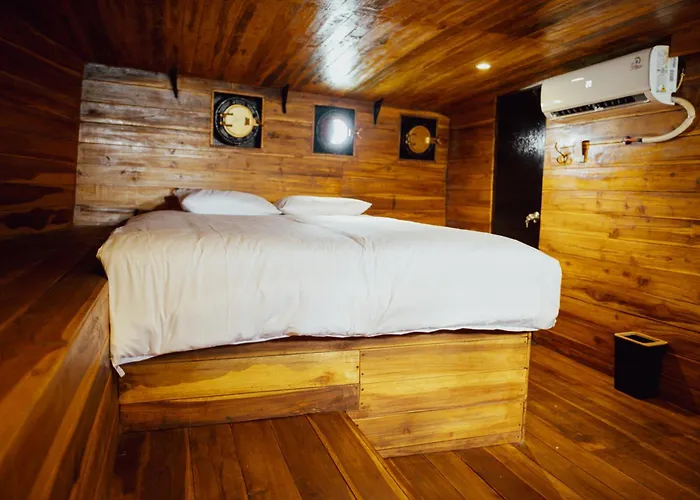 Botel Floating Saltwater Cowboys Kuta (Bali)