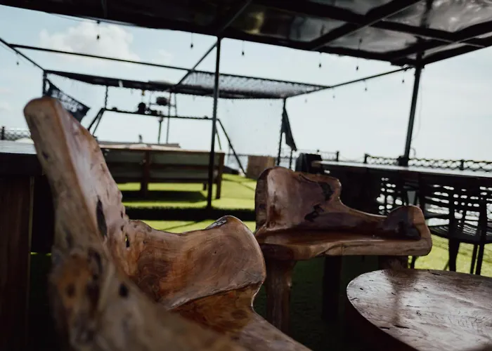 Floating Saltwater Cowboys *