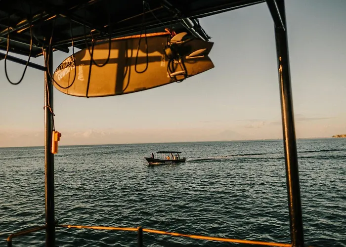 Floating Saltwater Cowboys Botel